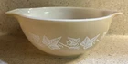Vintage Pyrex Sandalwood 1 1/2 Qt Cinderella Mixing Bowl 442 Tan Ivy Leaves