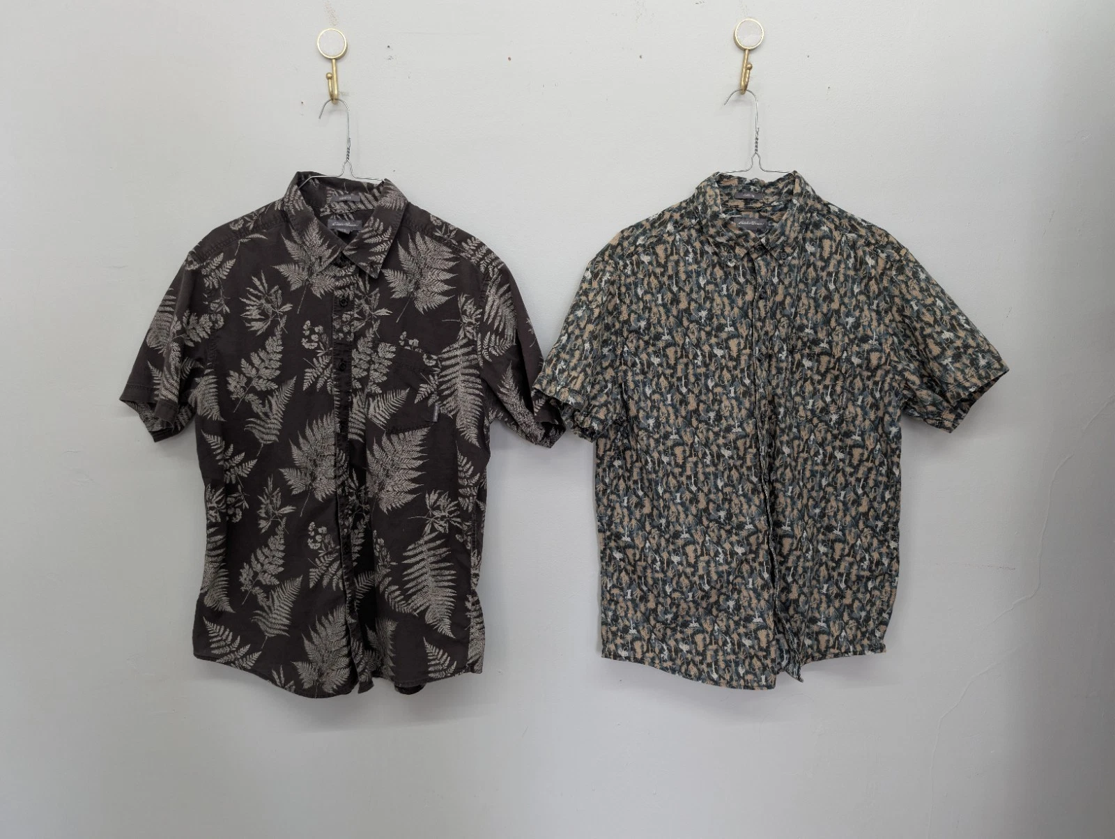 2 Eddie Bauer Short Sleeve Cotton Button Down Shirts Large Vacation Palm Beach