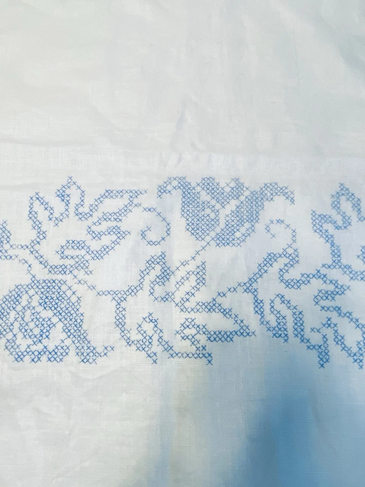 VTG Lee Wards Linen Tablecloth Stamped Cross Stitch Scallop Tulip 52 X 70 - Image 3 of 4