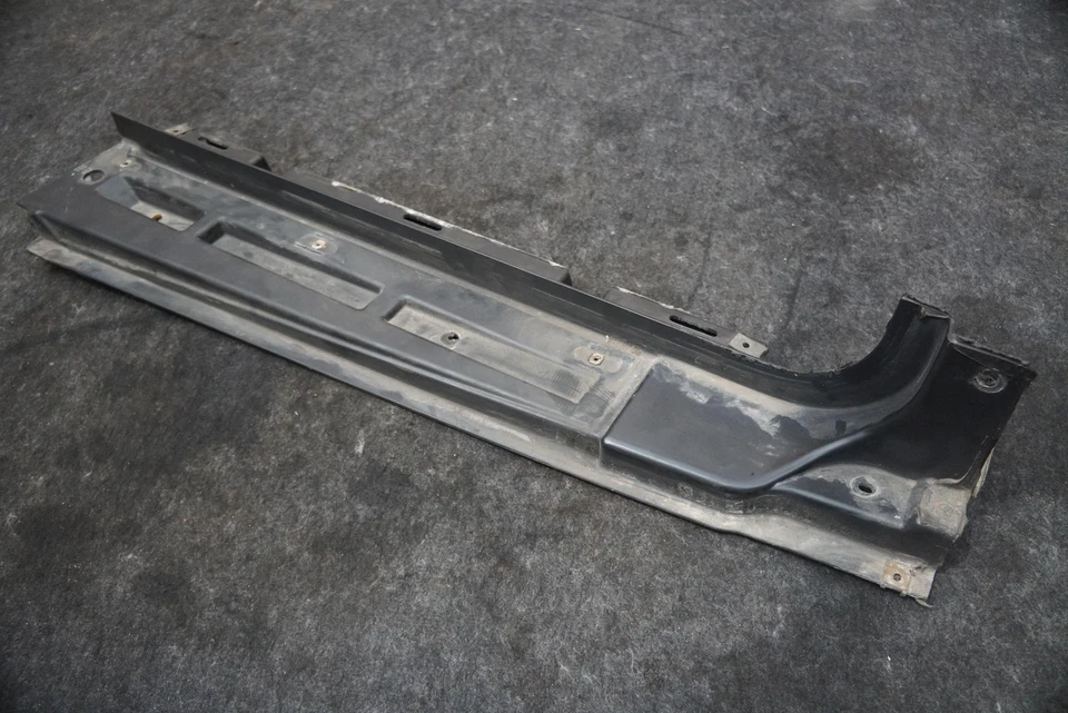 Panel de moldura de cubierta envolvente de umbral de puerta basculante derecho 4865888AD Dodge Viper SRT10 05 Foto 2 de 4