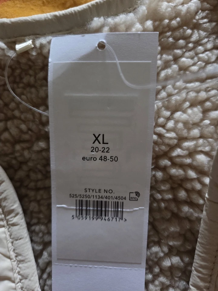 Womens Quilted Reversible Fleece Jacket.Size 20/22.New - Image 4 of 4