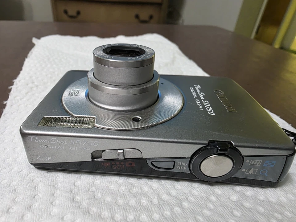 Canon PowerShot ELPH SD750-7.1 MP Digital Camera-SD Card & Charger-Tested  - Image 3 of 4