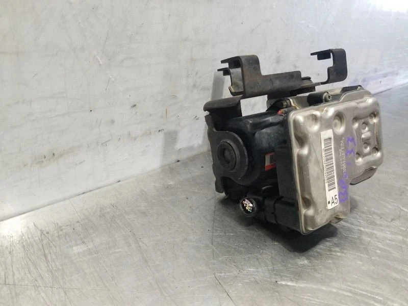 2000-2002 Chevy Tahoe Suburban 1500 Anti-Lock Brake Pump Assembly OEM - Image 3 of 4