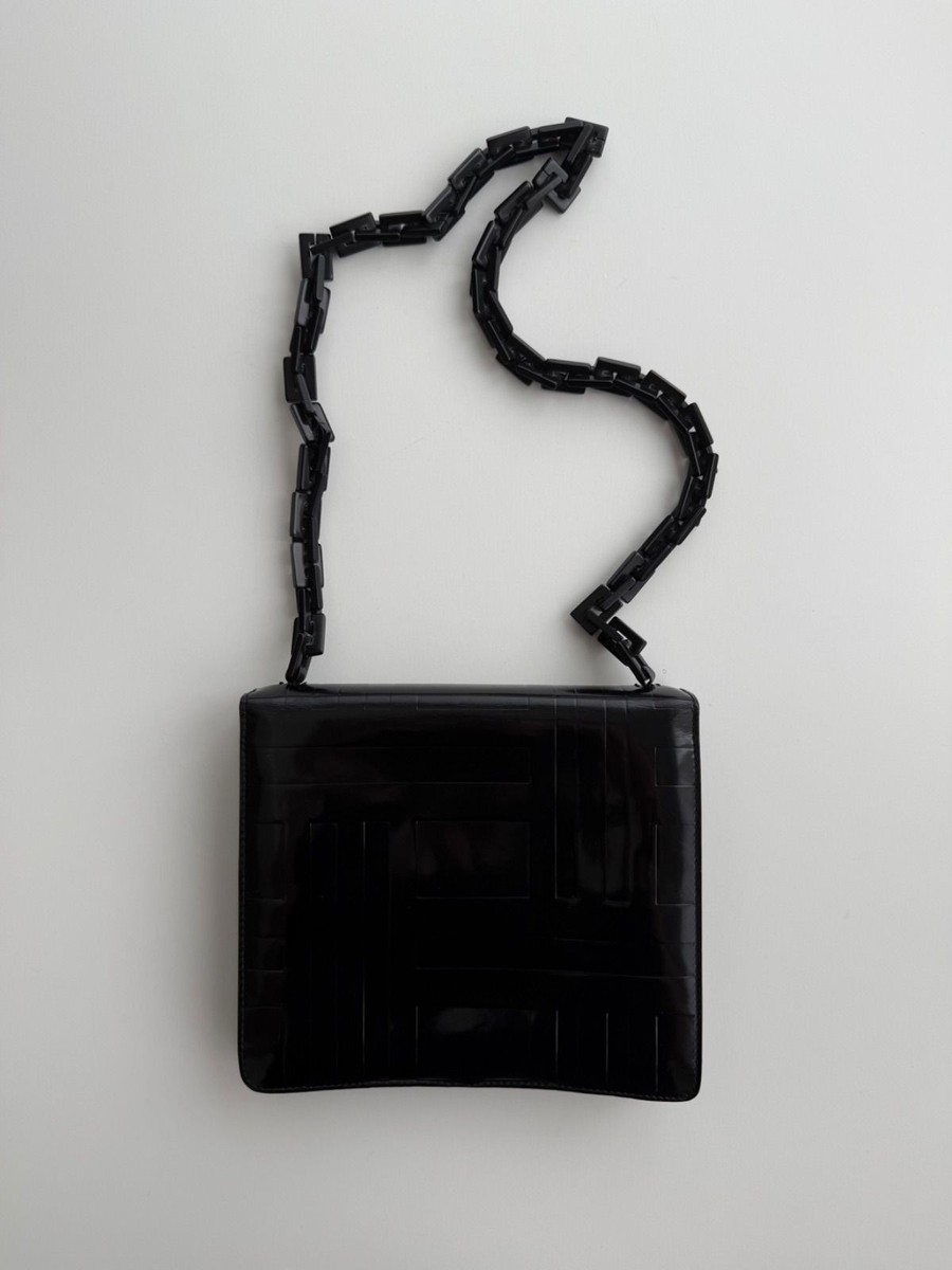バッグ 90s PRADA archive leather shoulder tote PRADA 1996 Archive Geometric Embossed Patent Leather Chain