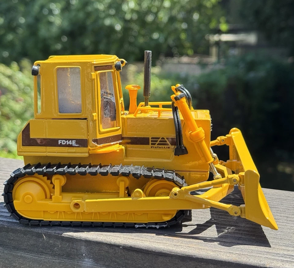 ROS Fiat-Allis Agri Model FD14E Turbo Bulldozer Made In Italy L 6.5” - Image 2 of 4