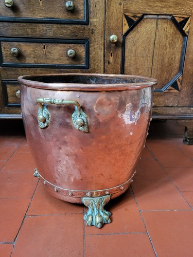 A Fantastic Antique Copper Copper Log Bin On Paw Feet - Picture 5 of 17