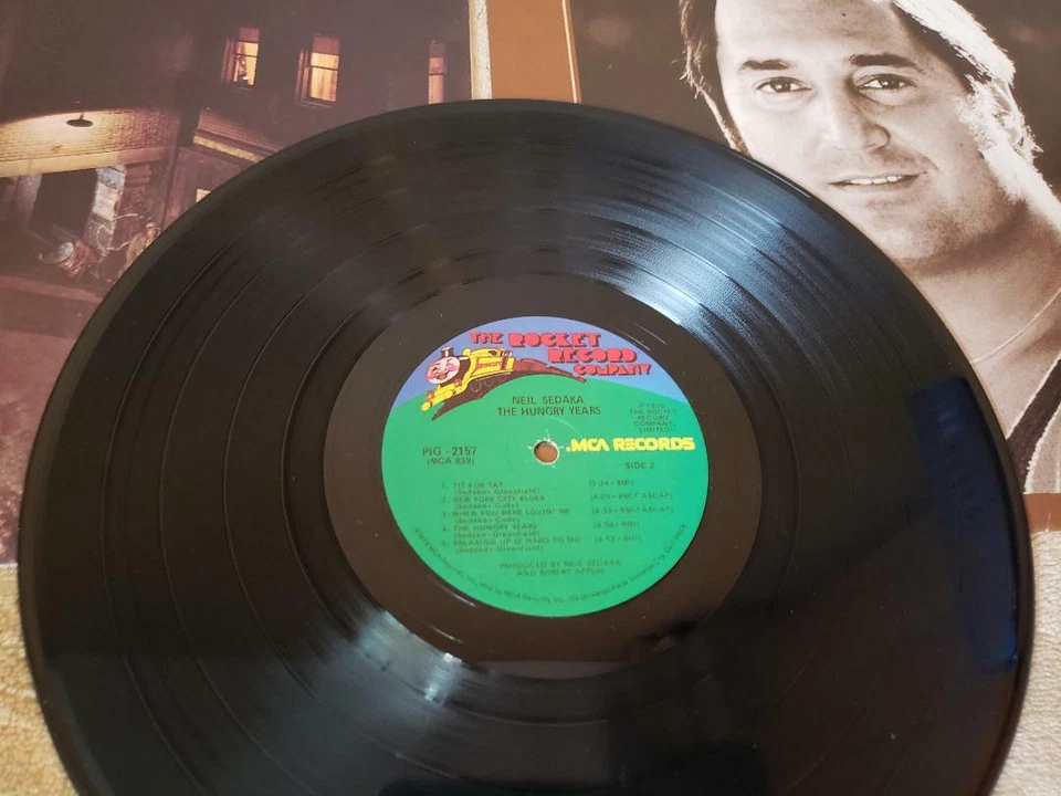 NEIL SEDAKA ~ THE HUNGRY YEARS ~ PIG-2157 ~ 1975 ~ LP ~ EX - Image 4 of 4
