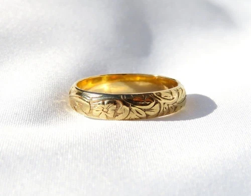Vintage Gold Floral Engraved Ring - Antique Style Wedding Band for Women