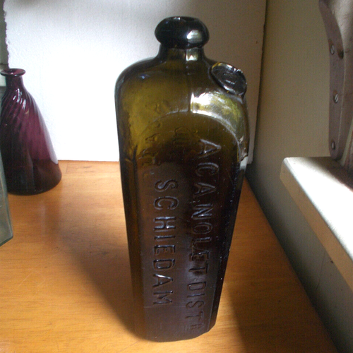 A.C.A.NOLET DISTR SCHIEDAM 1880 RING LIP CASE GIN BOTTLE WITH EMB SHOULDER SEAL