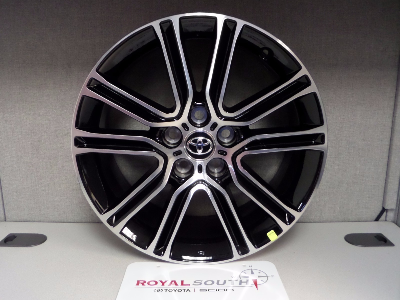 Toyota Avalon Special Edition 18" Black Machined Finish Alloy Wheel