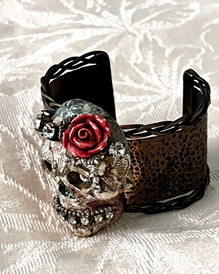 PULSERA CALAVERA Por Betsey Johnson PULSERA PEDRERÍA FLOR Puño Cobre Foto 2 de 4