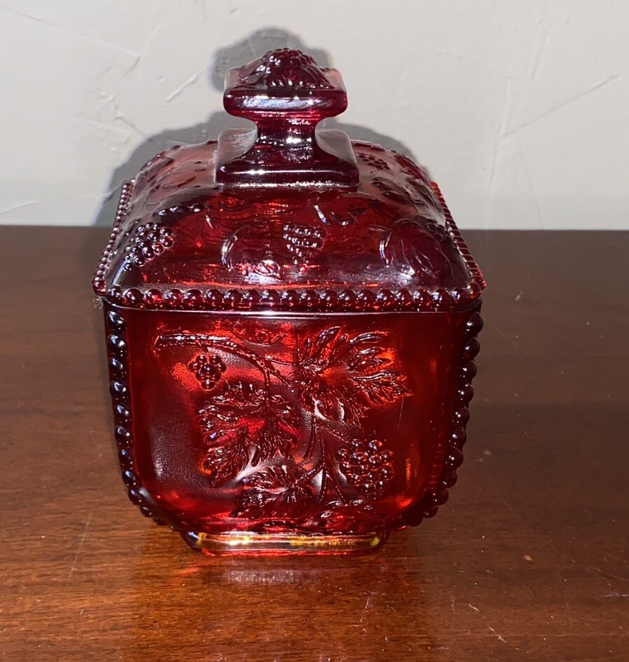【美品】 Floatia Designs Ruby (FETD-05) Fenton Ruby Red Glass Square Candy Dish w/Lid Grapes