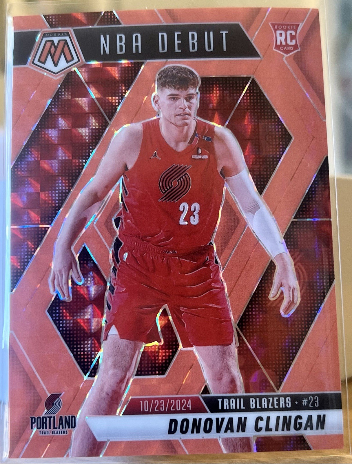 2024-25 Mosaic - Donovan Clingan (RC) - NBA Debut Red Fluorescent SSP /75 No.261