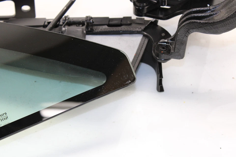 Cadillac XLR 2004-2009 cuarto trasero izquierdo ventana vidrio/bisagra OEM NI51 Foto 2 de 4