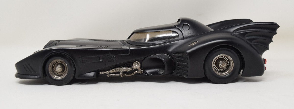 Batmobile Batman Returns Hot Wheels 2003 Die Cast Metal Car