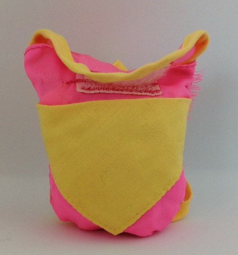Vintage Barbie Accessoire - sac de couchage sac à dos rose et jaune camping - Picture 5 of 5