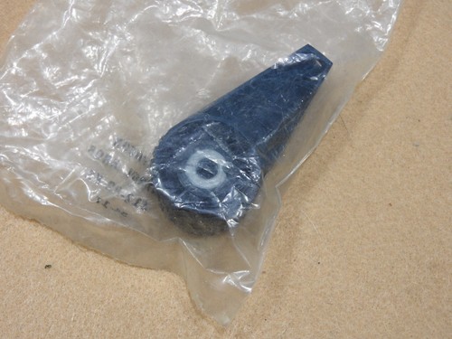 Vintage Raytheon Pointer Knob, 412-P2-K1, 412P2K1. - New in Original Bag - Picture 3 of 4