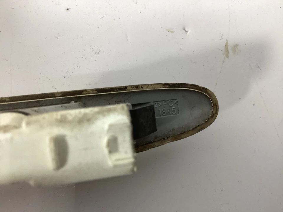 Luz de señal de giro marcador guardabarros delantero derecho BMW 328i 2007-2013 6932997 OEM. Foto 3 de 4