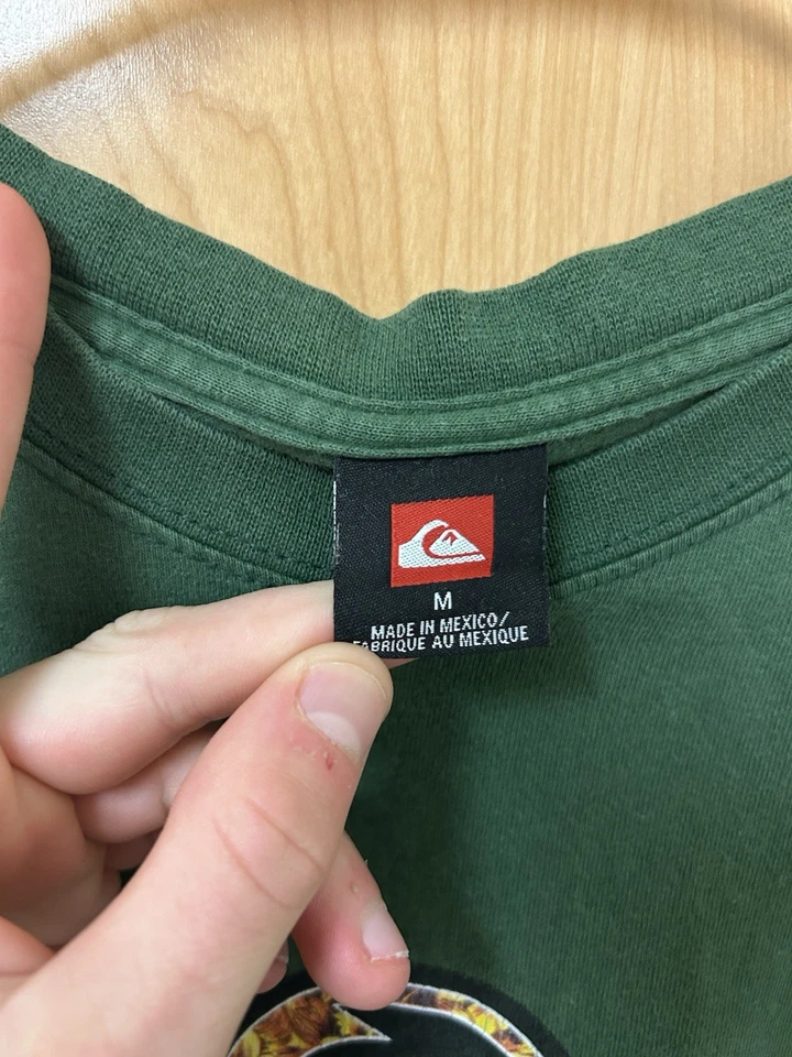 Ropa de surf vintage Quiksilver floral Surf T (23,5”x18,5”) Foto 4 de 4