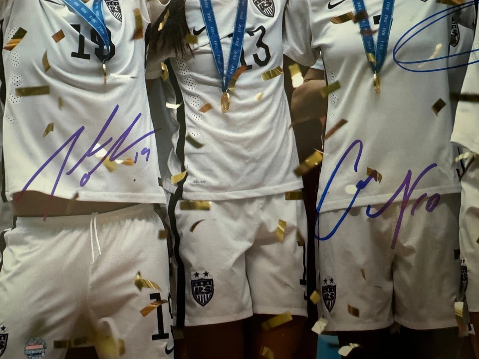 Team USA 2015 World Cup 16x20 Photo Signed by 4-Rampon O'Hara Johnston Lloyd COA - Image 2 of 4