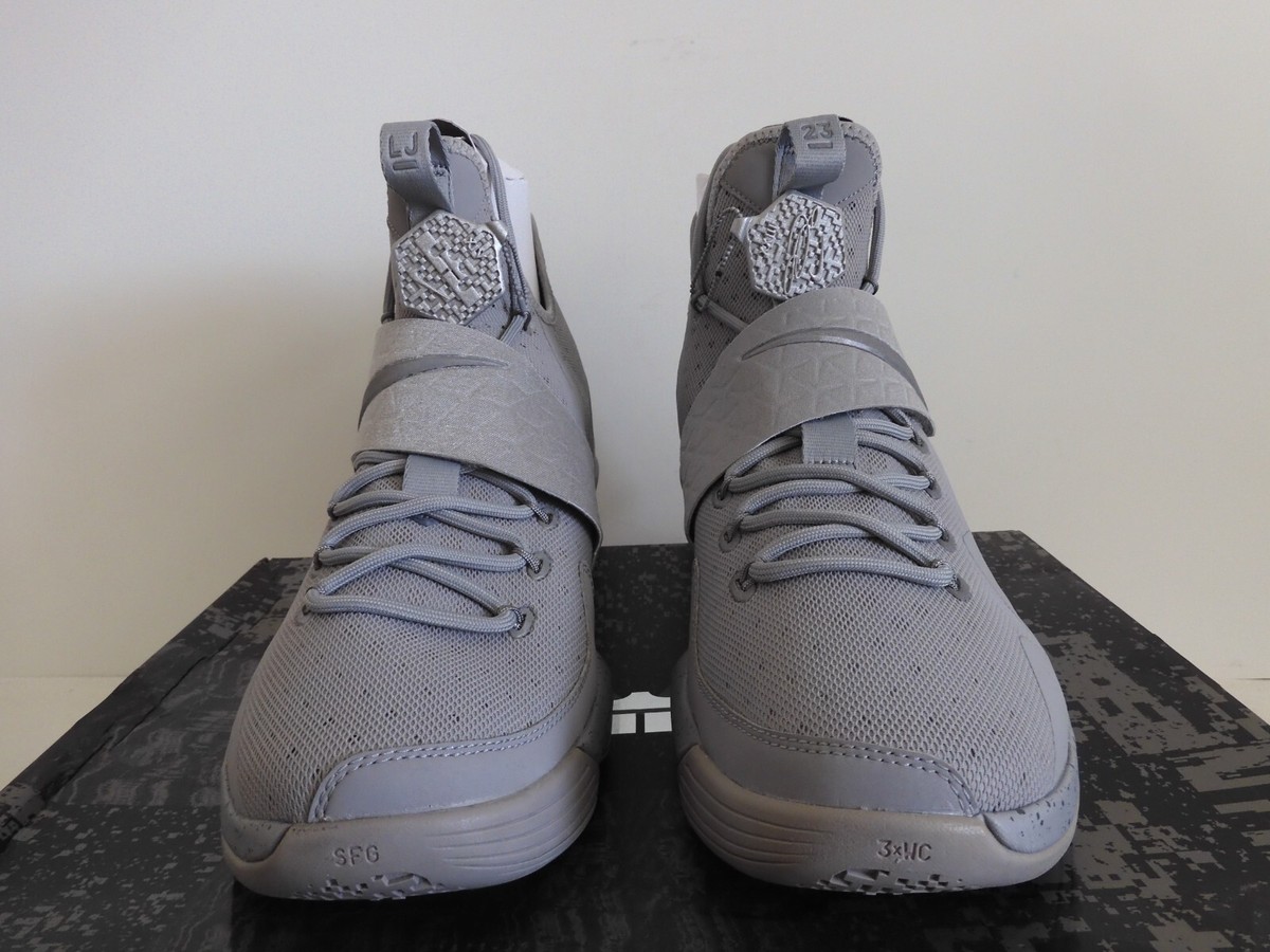 NIKE LEBRON 14 XIV SILVER-REFLECTIVE SILVER SZ 14 RARE 