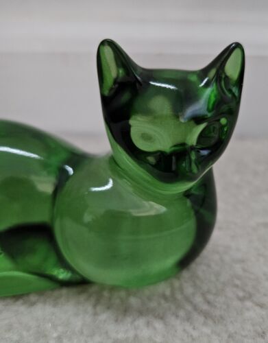 Green Glass Cat Clear Kitty Paperweight Art Glass No Markings - Picture 4 of 13