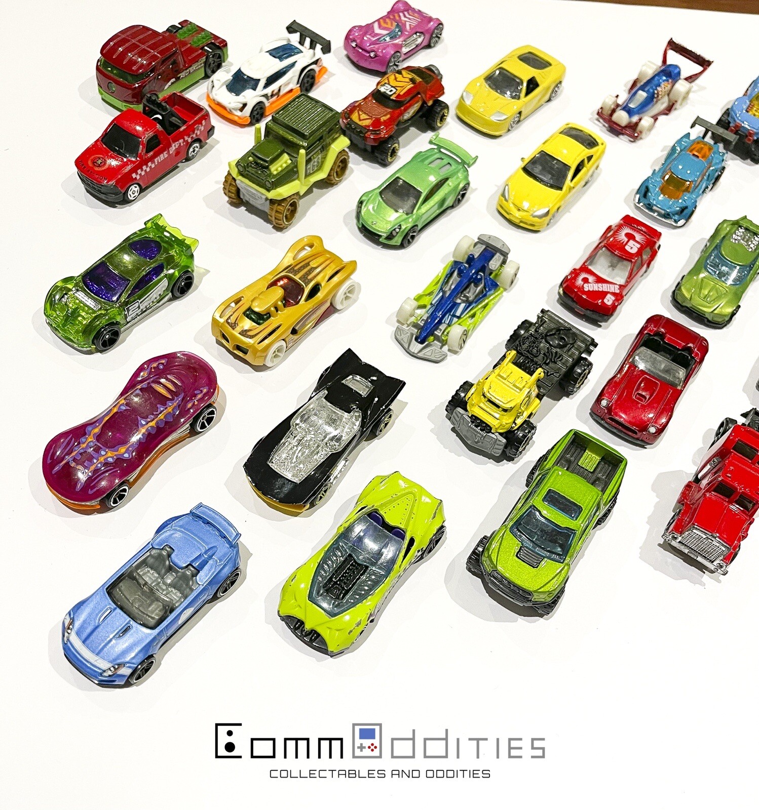 Bulk lot of 33 Die-cast / Plastic Cars Vehicles - Hotwheels And Matchbox Mainly - Picture 2 of 5