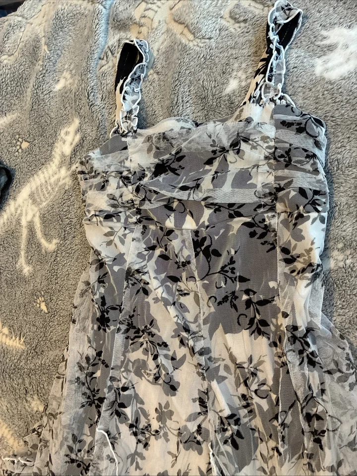 Vestido Bloome De Jeune Fille Niñas Talla 12 Negro/Blanco Vestido Flor Foto 3 de 4