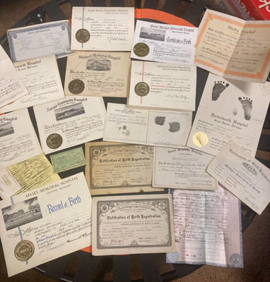 VINTAGE 20 LIVE BIRTH CERTIFICAT`ES 18 ARE ORIGINALS  1905 TO THE EARLY 1970's