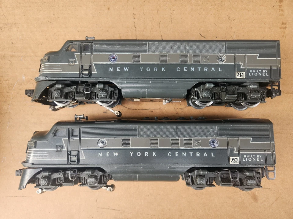 Postwar Lionel 2344 NYC New York F3 A-A Powered Dummy Diesel Switcher Locomotive - Image 2 of 4