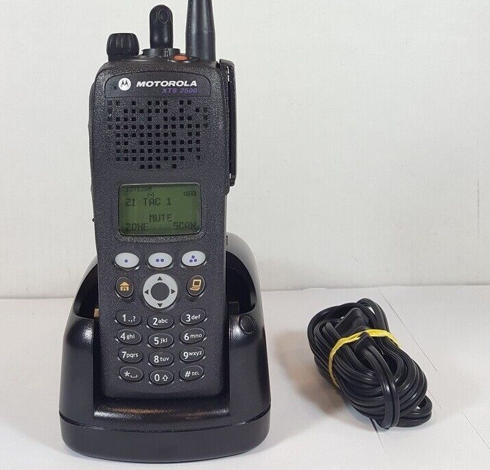 Motorola XTS2500 UHF 380-470 MHz FPP P25 AES-256 Covert Military