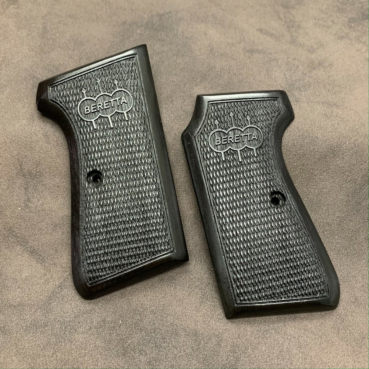 ヒデロー　Beretta 木製グリップ エンボスロゴ付き Amazon.com : ZIB GRIPS Beretta 70 70S 71 Pistol Grip