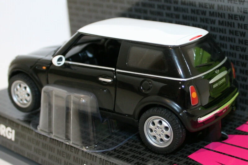 Corgi 1/36 Scale Diecast CC86503 - The New Mini Cooper - Black - Image 4 of 4