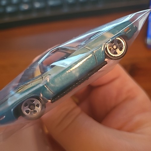 Hot Wheels 1970 Plymouth Barracuda 2006 Mopar Madness Blue - Picture 3 of 6