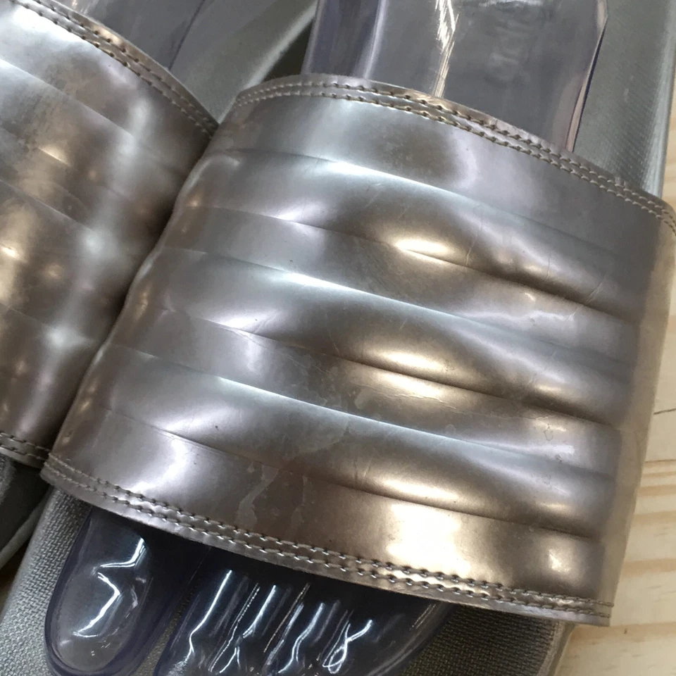 Sandalias Adidas Para Hombre 11 Adilette Confort Slides FY7898 Plata Charol Foto 4 de 4