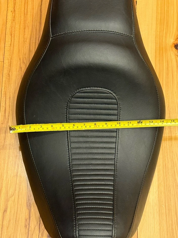 2004-2005 Harley Dyna seat OEM ribbed seat Super Glide Lowrider - Image 3 of 4
