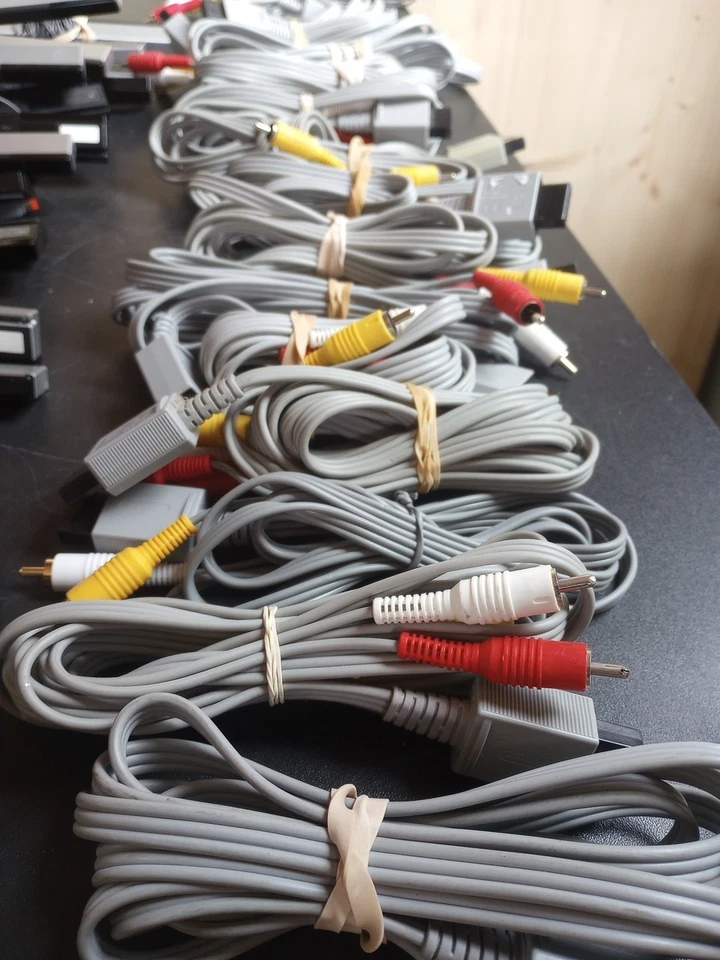 One Used Set Nintendo Wii - AV Cable RVL-009 & Gray Or Black RVL-014 Sensor Bar - Image 2 of 4