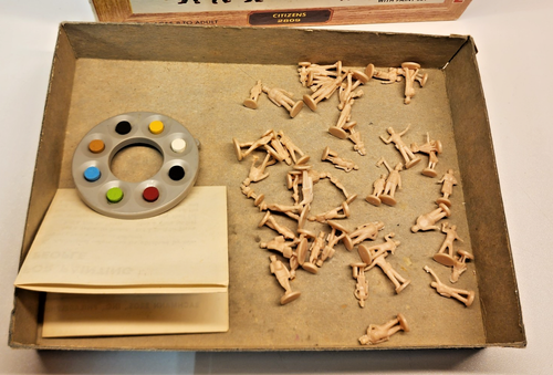 Plasticville HO 1/87 2809 Citizens. 45 Unpainted People Figures - Picture 2 of 3