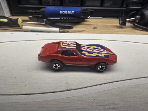 1975 Hot Wheels Corvette Stingray w/ “Ribbon Tampo” Design on Red Base