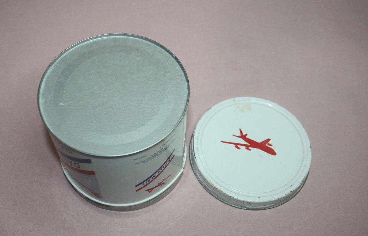 daily mail tobacco tin VINTAGE TOBACCO TIN/CAN DAILY MAIL CONSOLITATED TOBACCO CO. CANADA ROUND #2