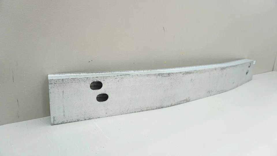 Barra de impacto de refuerzo para parachoques trasero Toyota Prius 2010-2015 OEM Foto 3 de 4