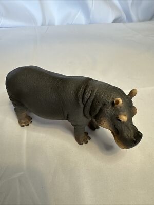 Schleich Hippo D-73527 Hippopotamus Mouth Closed Wildlife Toy