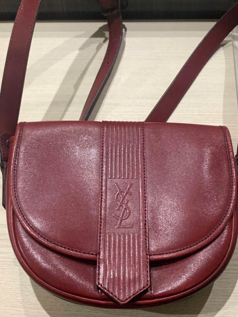 Borsa a tracolla Yves Saint Laurent Bordeaux in pelle rossa con cinturino regolabile vintage