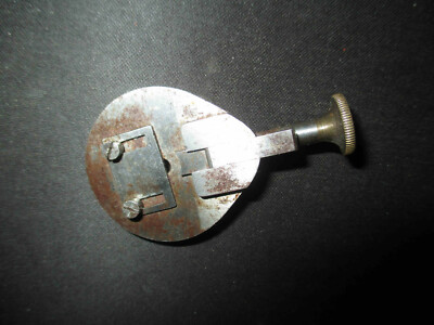 Etau Outil Ancien Étau De Serrage À Mains Réf N°22/1868