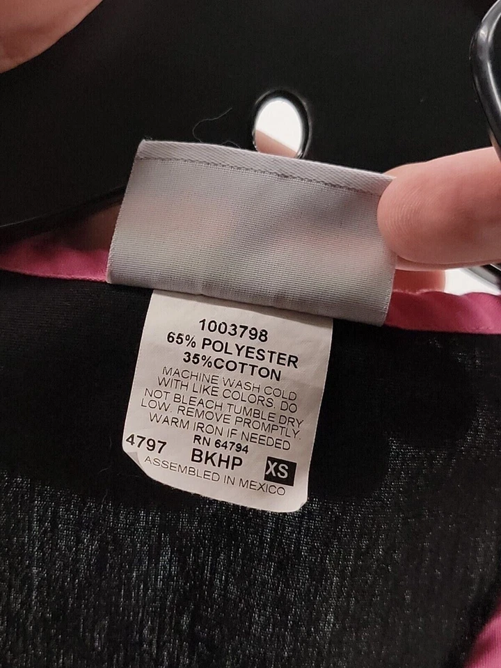 Peaches Uniforms Scrub Top Womens Size XS Color Black Pink Trim V Neck Pockets - Image 4 of 4