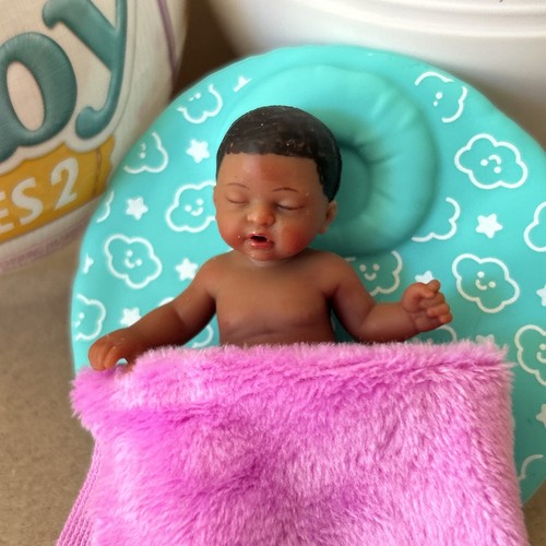 Mini Brands My Mini Baby Series 2 African American Baby w Teal Blue Purple Crib - Picture 2 of 5