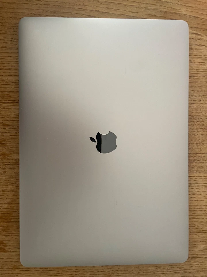 Apple MacBook Pro 15" 2018 · i9 · 32GB · 1TB, Foto 1 von 4