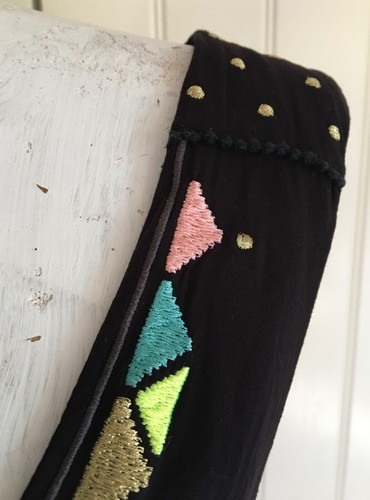 TOP Black Keyhole back Sleeveless Embroidered Cropped Singlet Rusty Sz 8 Summer - Picture 2 of 8