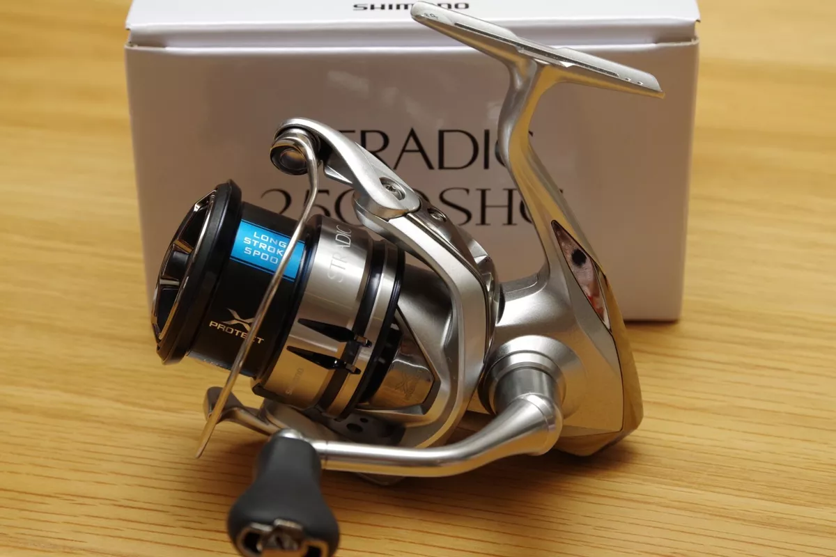 Shimano 19 STRADIC 2500SHG 6.0 Spinning Reel Brand-New F/S