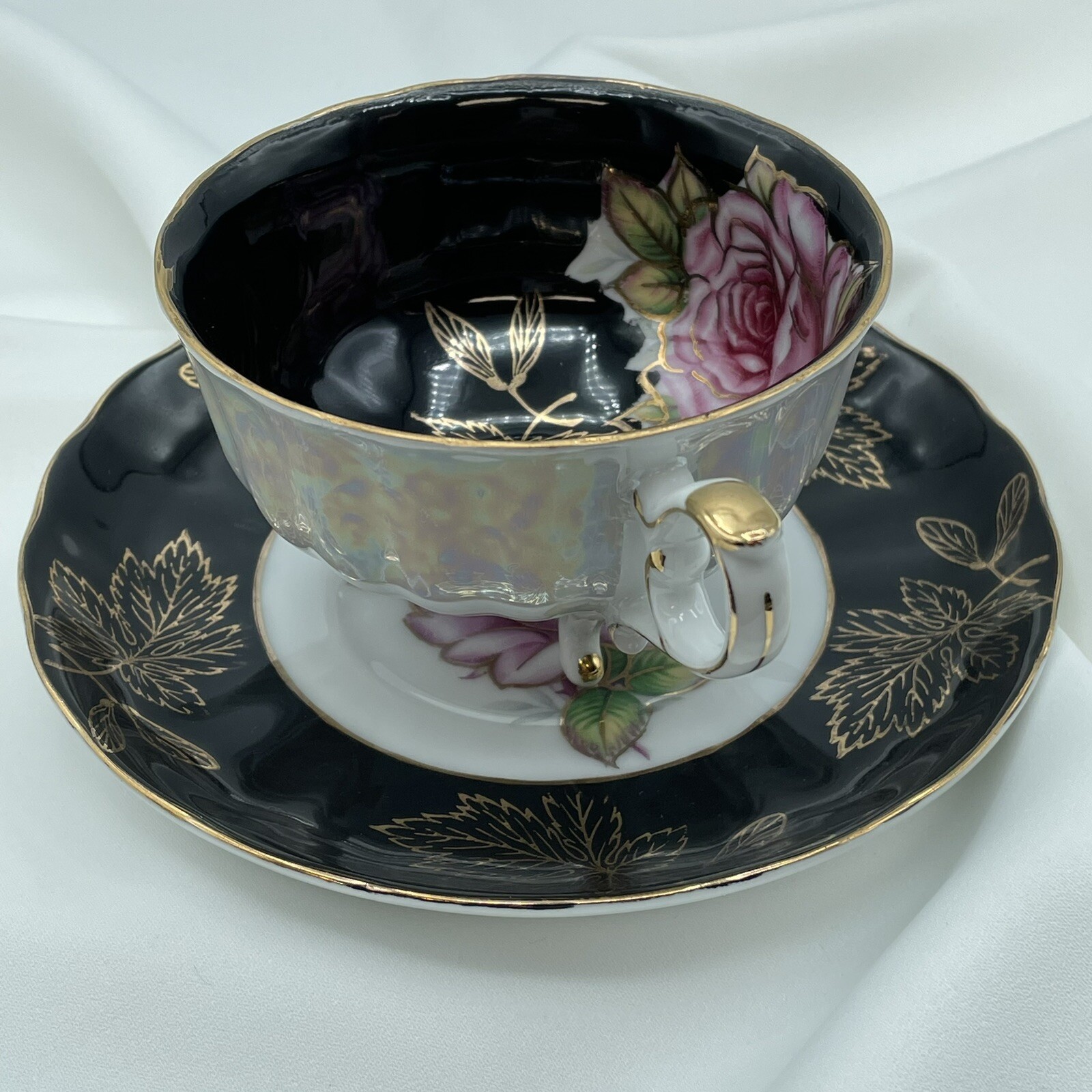 L M Royal Halsey Very Fine Three Footed Tea Cup & Saucer Roses Lusterware - Photo 8 sur 8